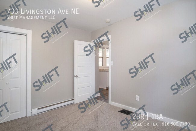 Building Photo - 733 Livingston Ave NE