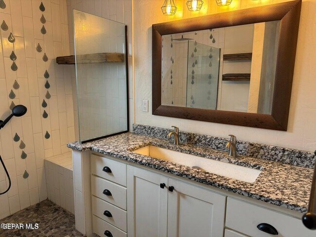 Building Photo - 129 S Apache Gold Lp