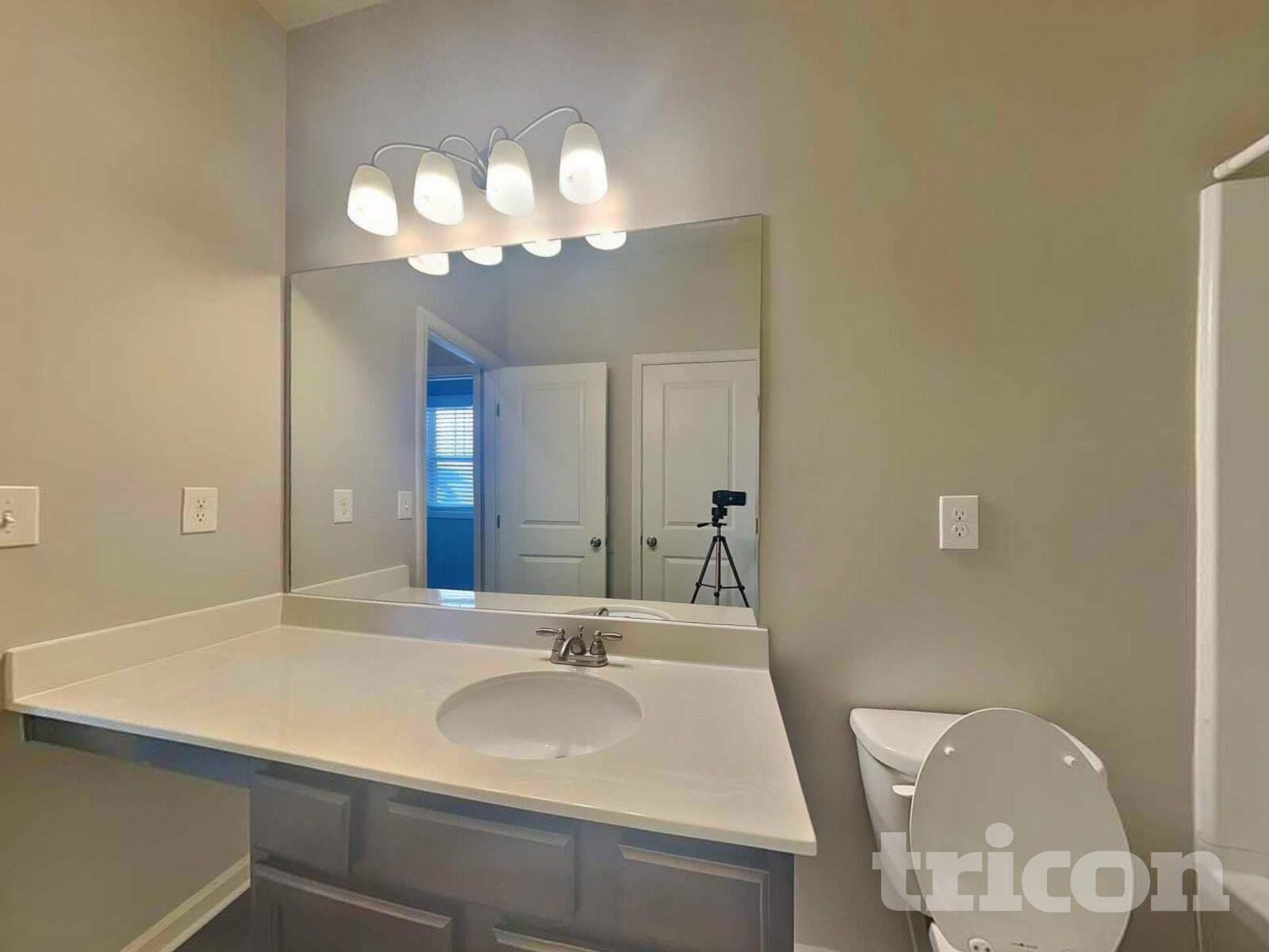 Building Photo - 208 Evergreen Way