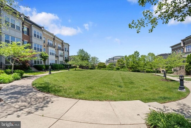 Building Photo - 500 Overlook Park Dr