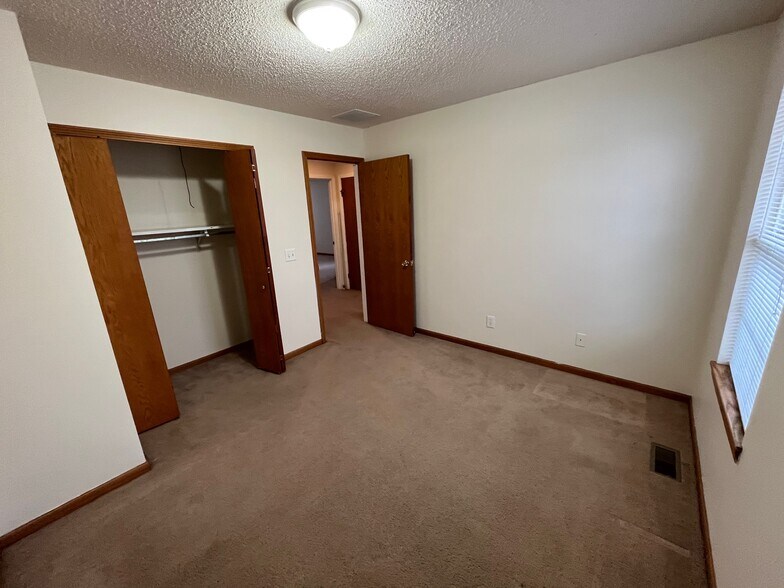 Building Photo - 3207 Amy Dr
