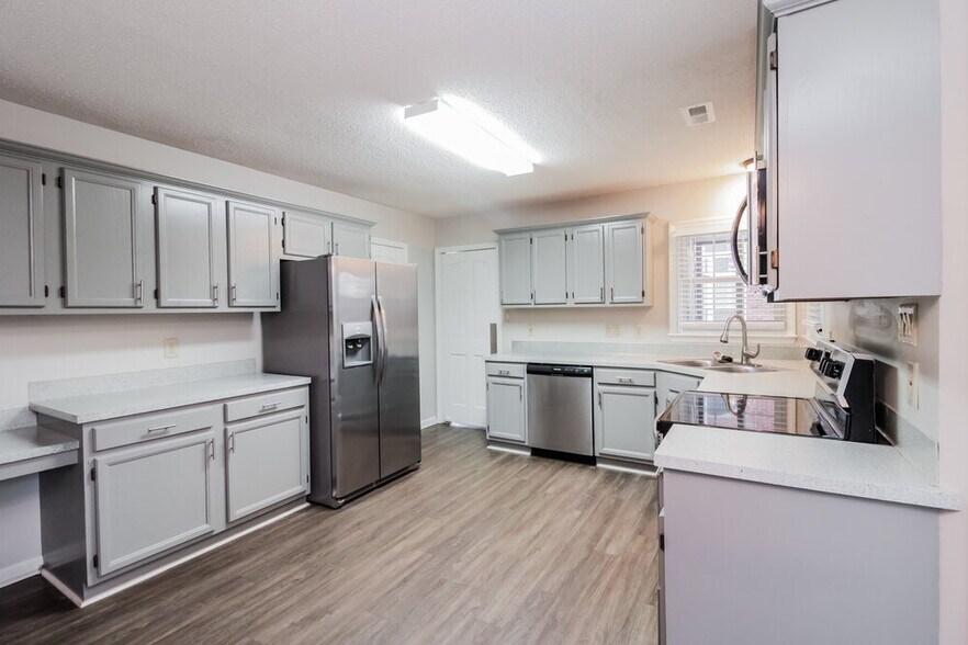 Building Photo - 7207 Glen Brook Ln