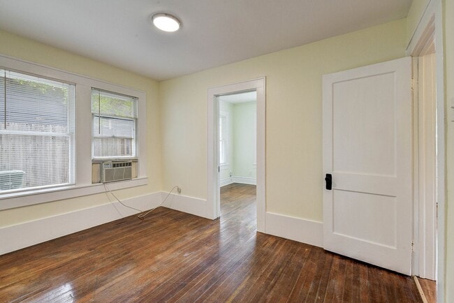 Building Photo - Charming 3-Bedroom Cottage in The Heights