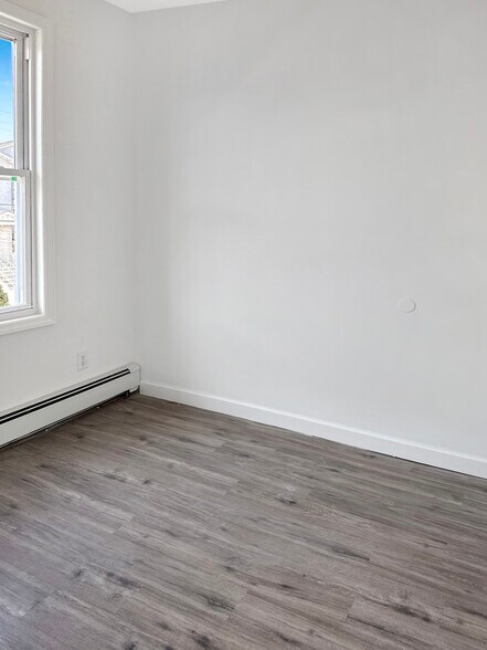 Building Photo - 132 Bayview Ave