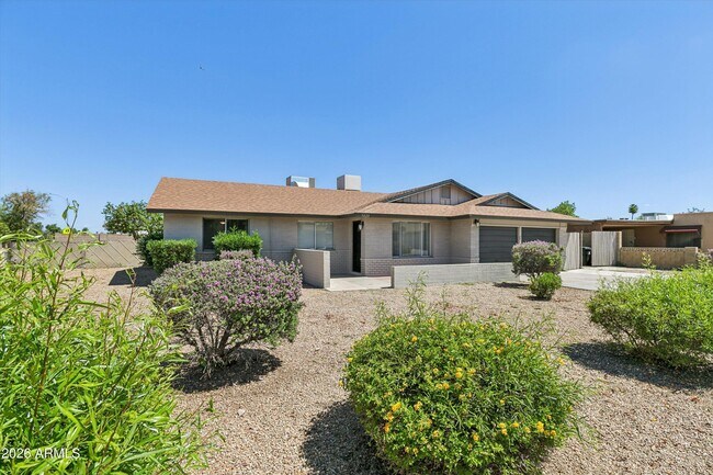 Building Photo - 3020 W Hartford Dr
