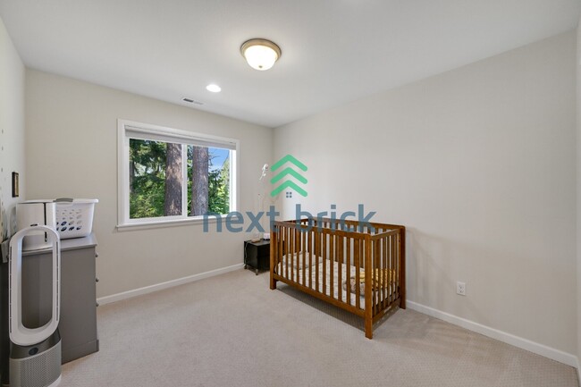 Building Photo - "Spacious 5-Bedroom Retreat with 3 Full Baths in Snohomish – 3,350 Sq Ft of Comfortable Living!"