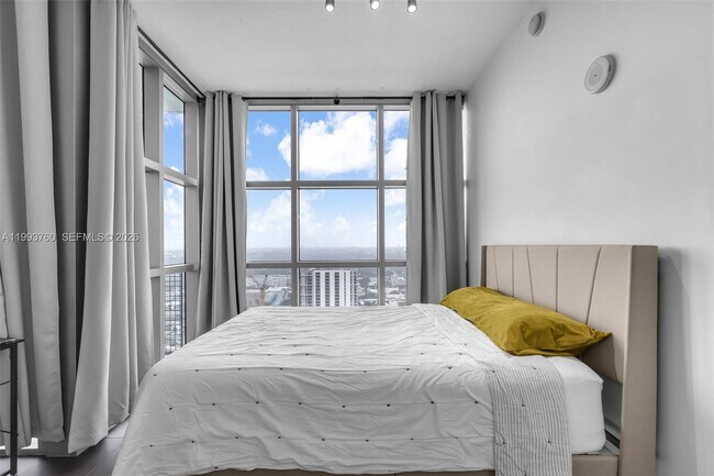 Building Photo - 3301 NE 1st Ave