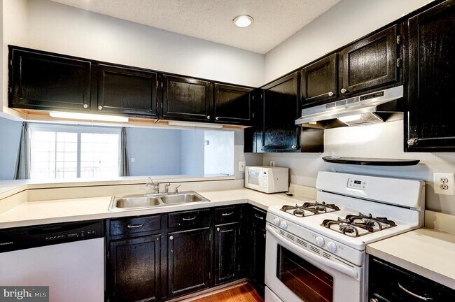 Building Photo - 12111 Wedgeway Pl