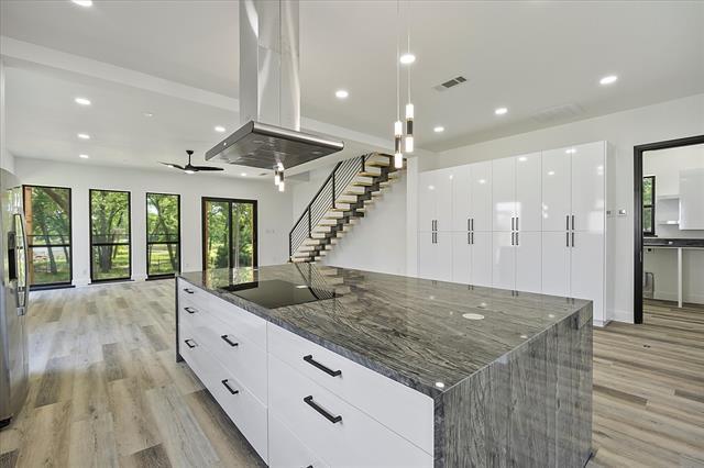 Building Photo - 2811 Rodeo Dr