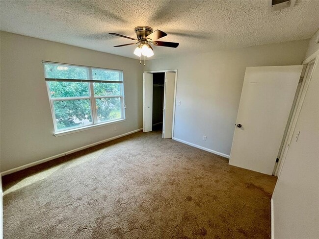 Building Photo - 122 Hillside Dr