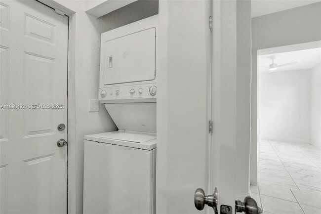 Building Photo - 2701 NW 18th Terrace