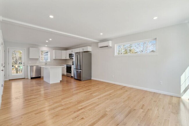 Building Photo - 16 Cardinal Ln