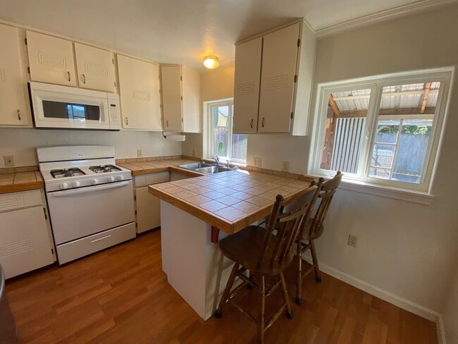 Building Photo - Spacious One-Bedroom Home in Blue Lake