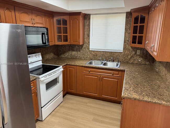 Building Photo - 7520 W 15th Ct