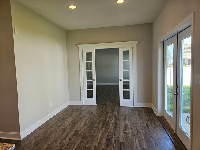 Building Photo - NEW LISTING!!!!!