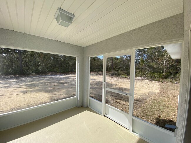 Building Photo - Custom Home - Desirable SW Ocala Neighborhood 3/2/2 **WON'T LAST**