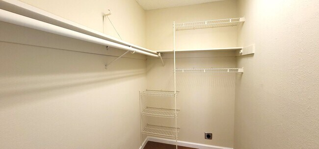 Building Photo - Large one bedroom one bath ground-floor unit with patio.