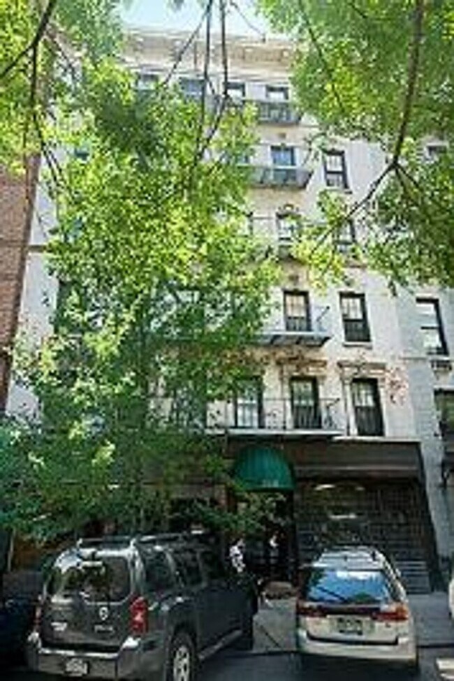Building Photo - 210 E 21st St