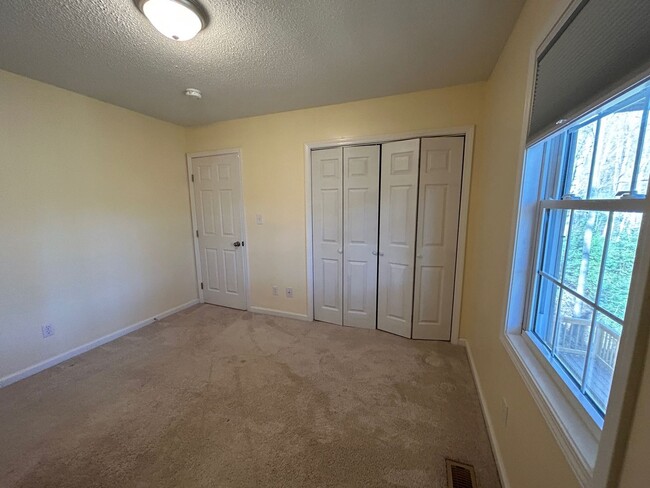Building Photo - South AVL - Three Bedroom home with Wooded...