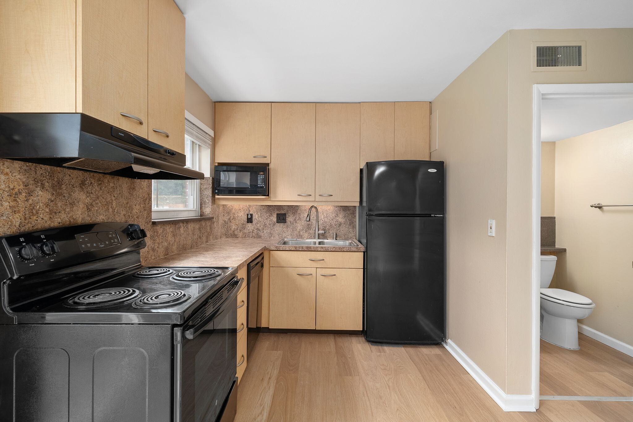 Building Photo - 447 Olian Dr