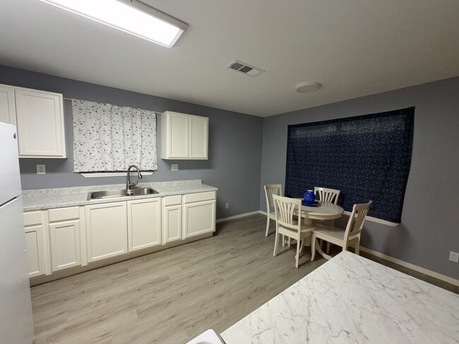 Building Photo - 15118 Carraway Ct