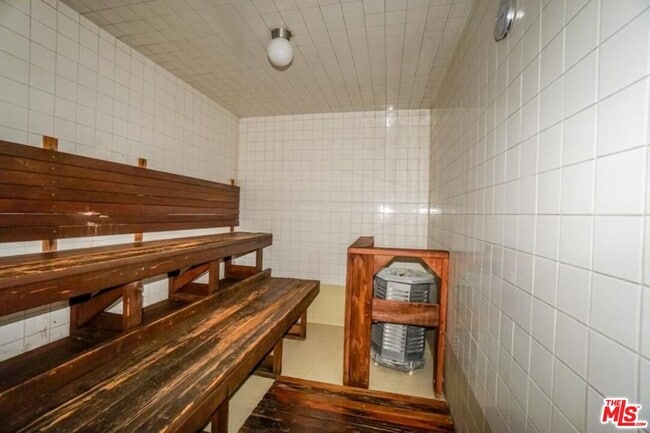 Building Photo - 800 W 1st St