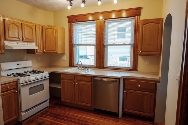 Building Photo - 45 Montvale St