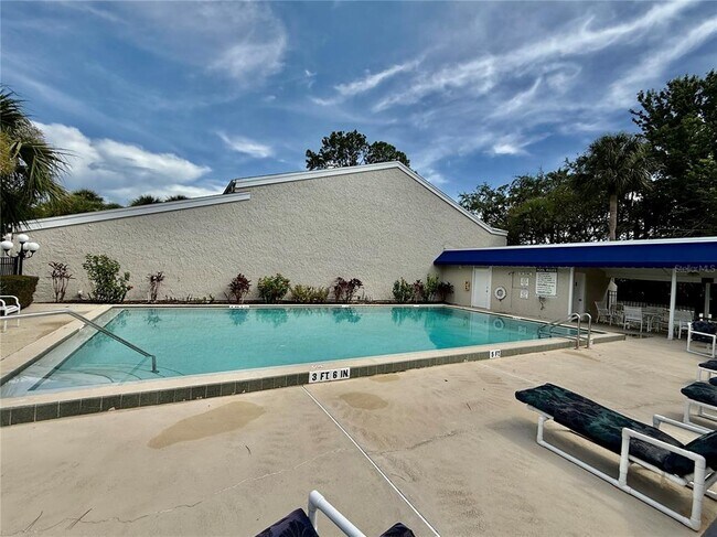 Building Photo - 5437 Vineland Rd
