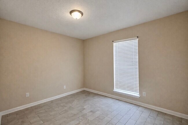 Building Photo - 101 Lottie Ln