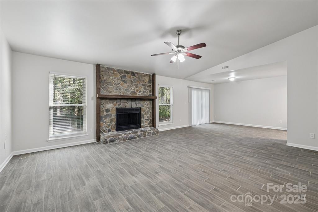 Building Photo - 7030 Huntsmaster Dr