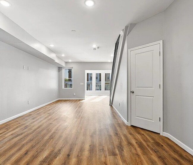 Building Photo - 1754 Georges Ln
