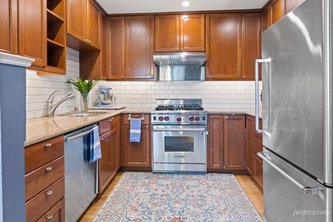 Building Photo - 1565 Sacramento St