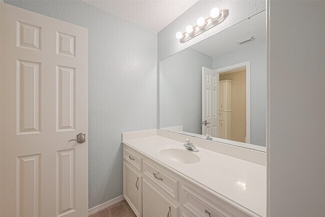 Building Photo - 13135 Finch Brook Dr