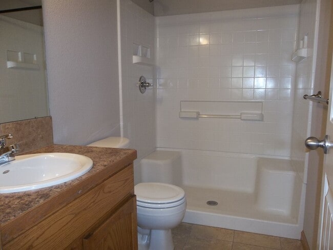 Building Photo - Beautiful 5 Bedroom Home in Heart of Loveland