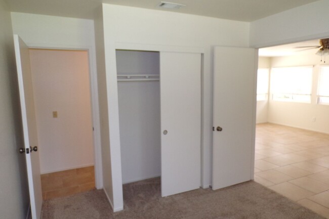 Building Photo - 2 BR 2 BA Condo in Loma Linda. Walk to the...