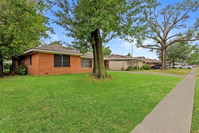 Primary Photo - 1027 Stonecrest Dr