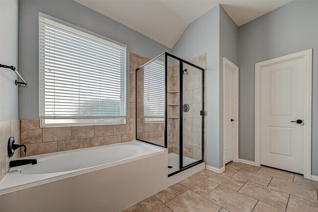 Building Photo - 17243 Lowell Lake Ln