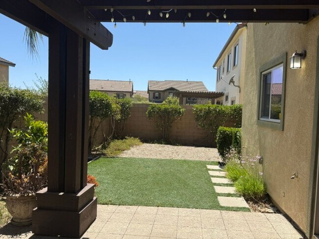 Building Photo - Model Home in desirable Moorpark Highlands!