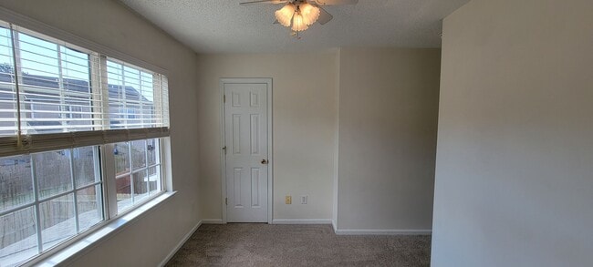 Building Photo - 106 Pinegrove Ct