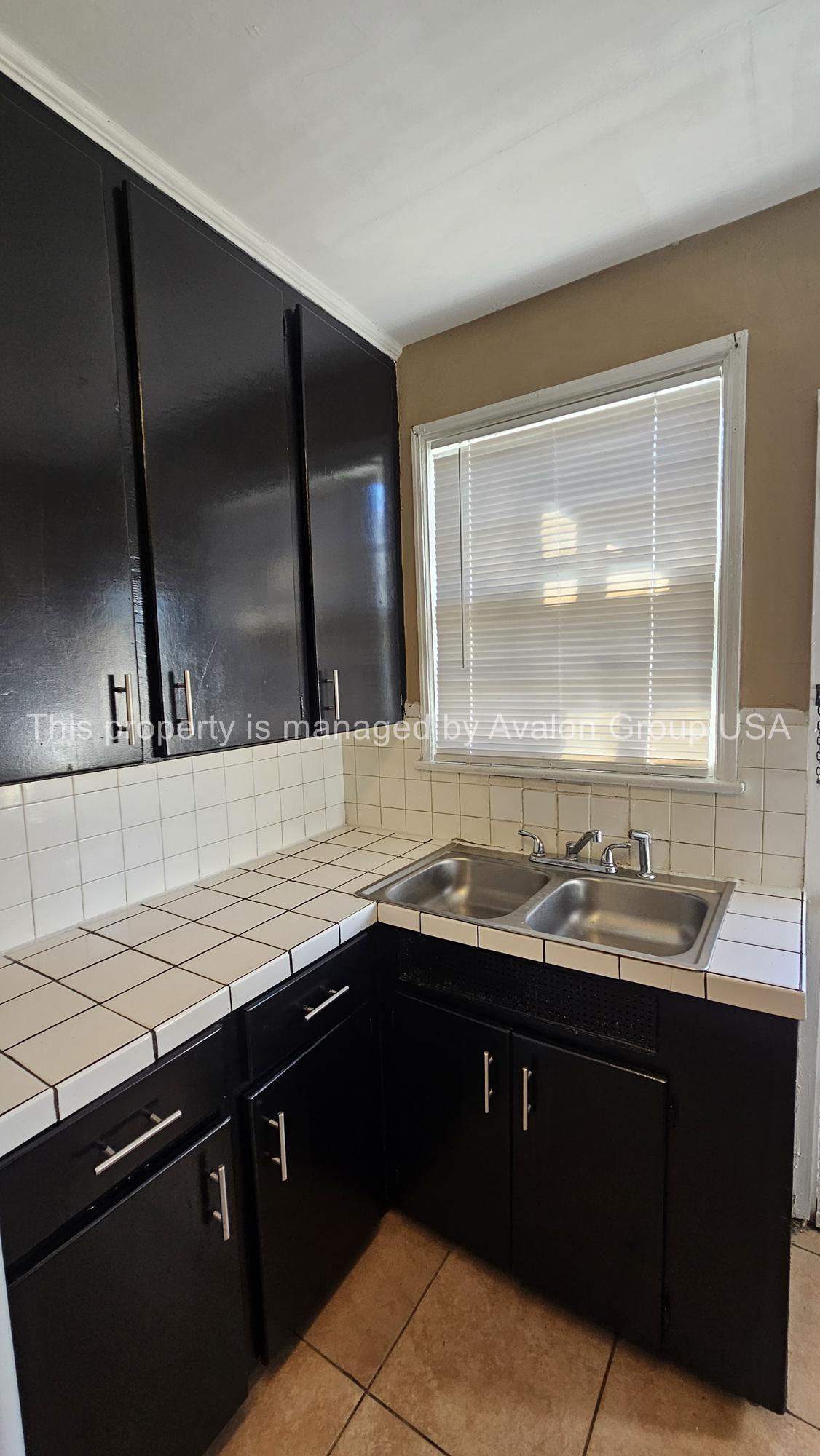 Building Photo - 8052 Hawthorne St