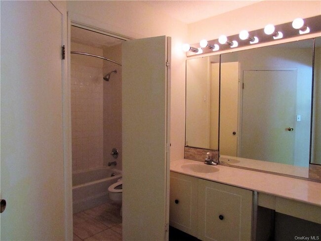 Building Photo - 400 High Point Dr