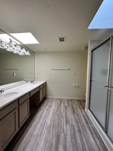 Double sinks and shower in main bedroom - 3030 N Hayden Rd