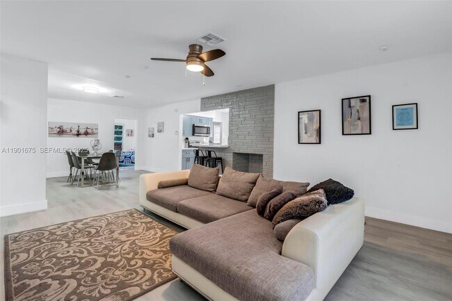 Building Photo - 230 NE 2nd Pl