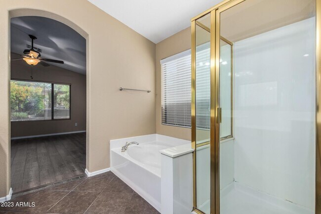 Building Photo - 295 W Goldfinch Way