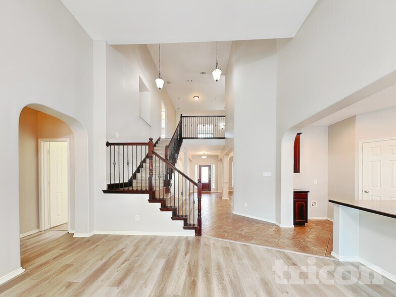 Building Photo - 5805 Paloma Blanca Dr