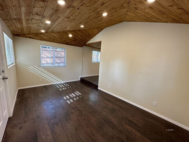 Building Photo - 52800 Sugar Pine Dr