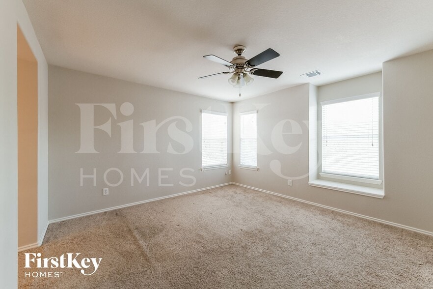 Building Photo - 29635 Evergreen Hills Dr