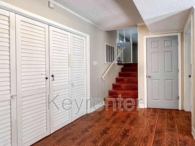 Building Photo - 12204 W Kingsgate Rd