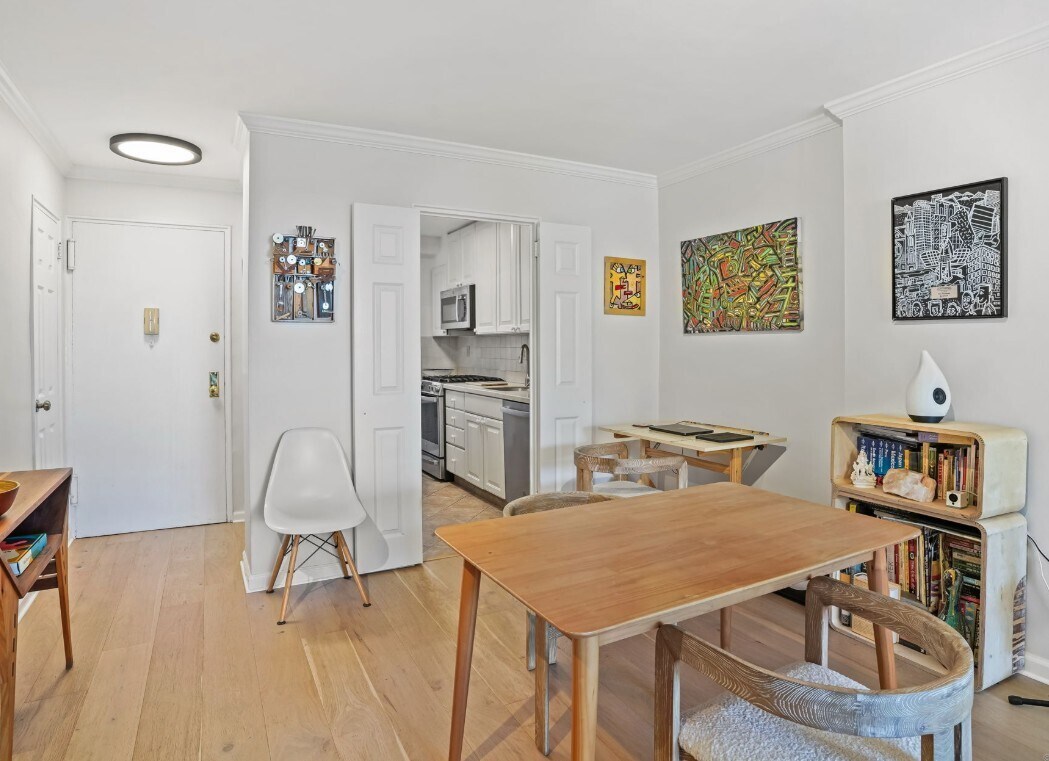 Building Photo - 91 Strawberry Hill Ave