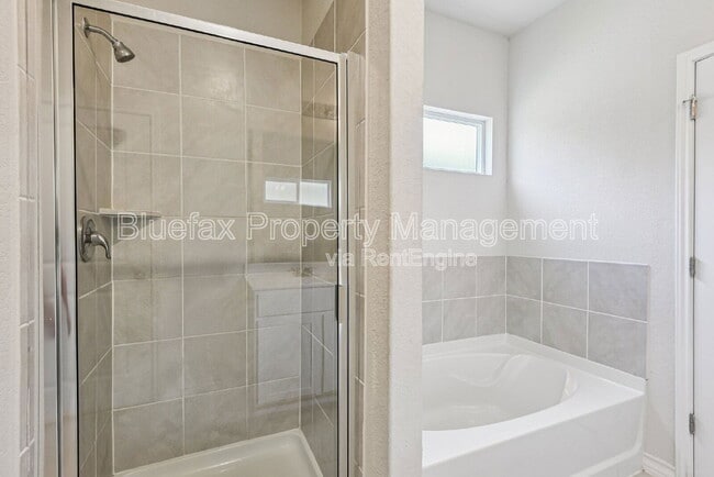 Building Photo - 4712 Paluxy Trl